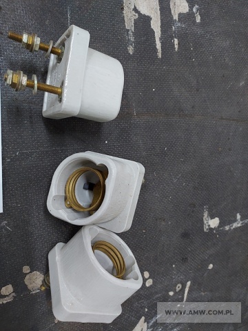 Elektryczne materiały eksploatacyjne - pakiet zawierający 9 poz. asort. (wg oddzielnego wykazu), w tym m.in.: skrzynka żeliwna typ WSPC-80, gniazda bezpiecznikowe, wstawki dolne 25A 500V itp. 